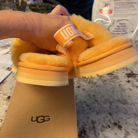 UGGs Orange-Yellow! Cute comfie hip! Big Kids 6-Wmn’s 8 LIKE NEW (tried on only) - Picture 9 of 9